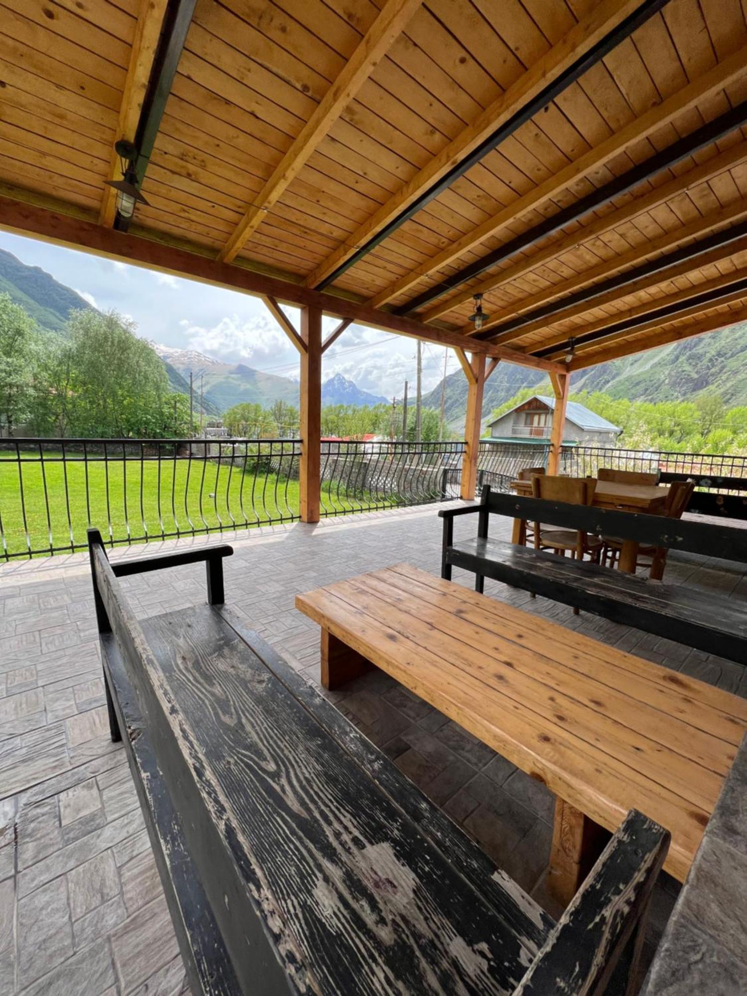 Guest House 15 Kazbegi Exteriör bild