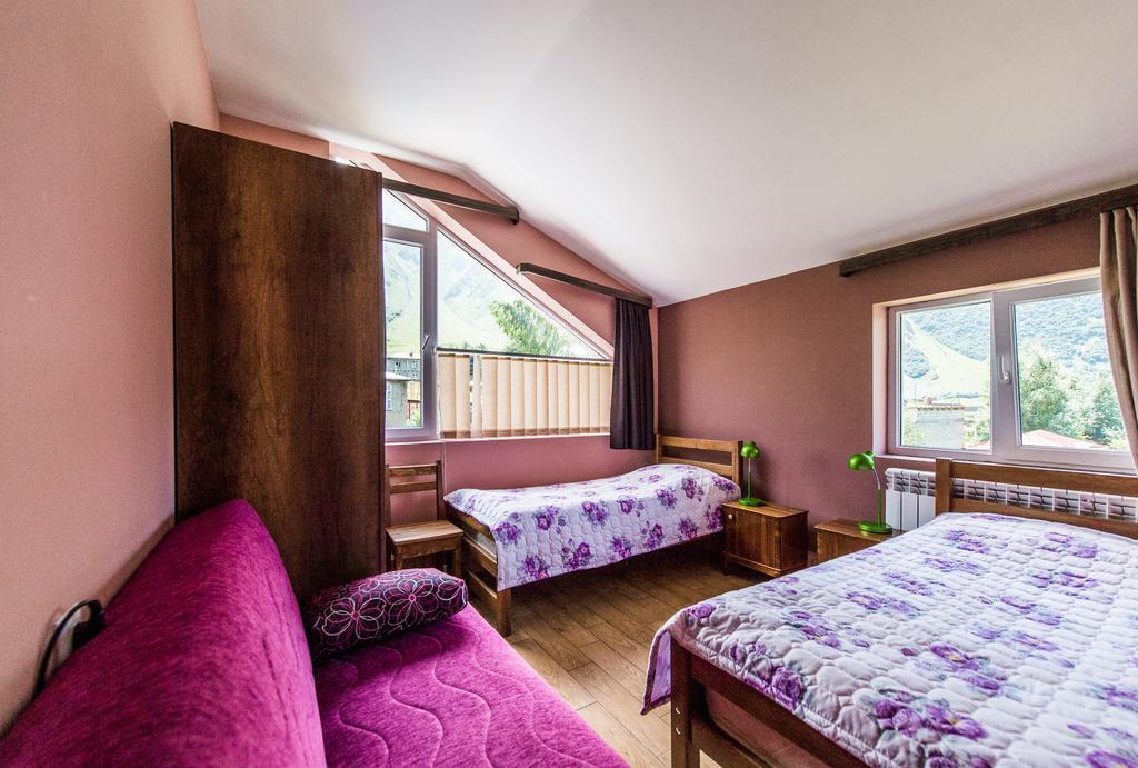 Guest House 15 Kazbegi Exteriör bild