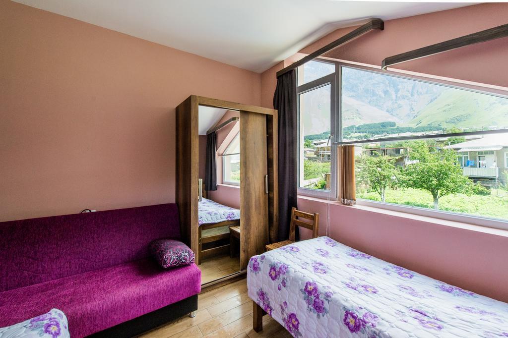 Guest House 15 Kazbegi Exteriör bild