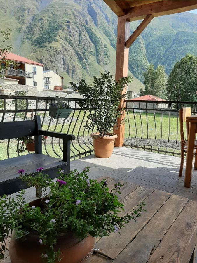 Guest House 15 Kazbegi Exteriör bild